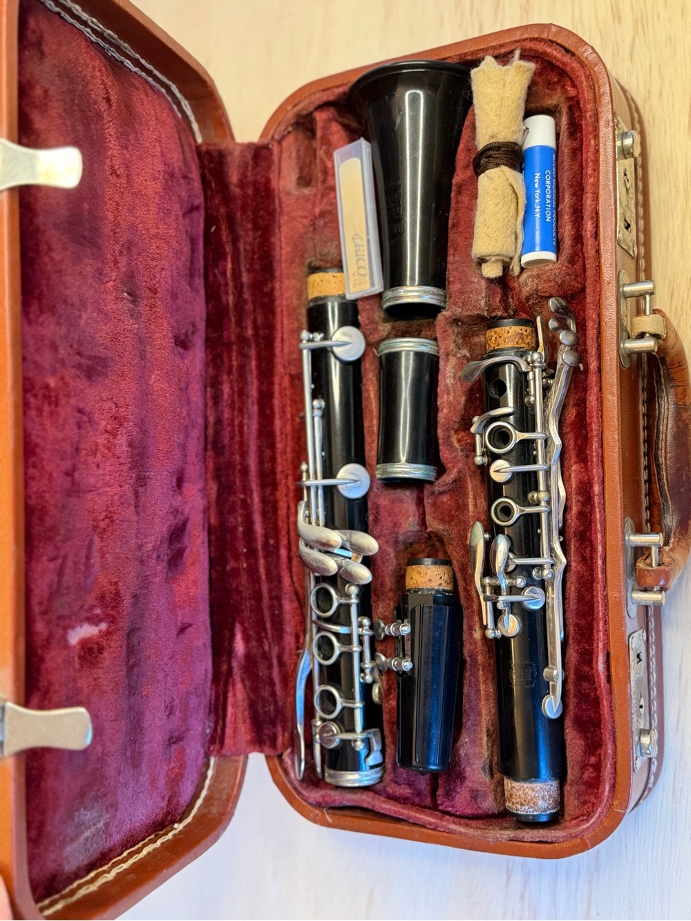 Bunch Vintage Black Clarinet in Hard Vintage Train Case